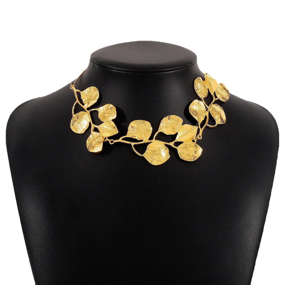 Colar Folhas Douradas Vintage
