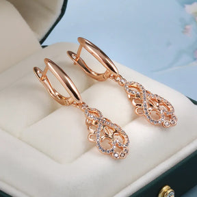 Brinco Dourado Cravejado com Zircônia