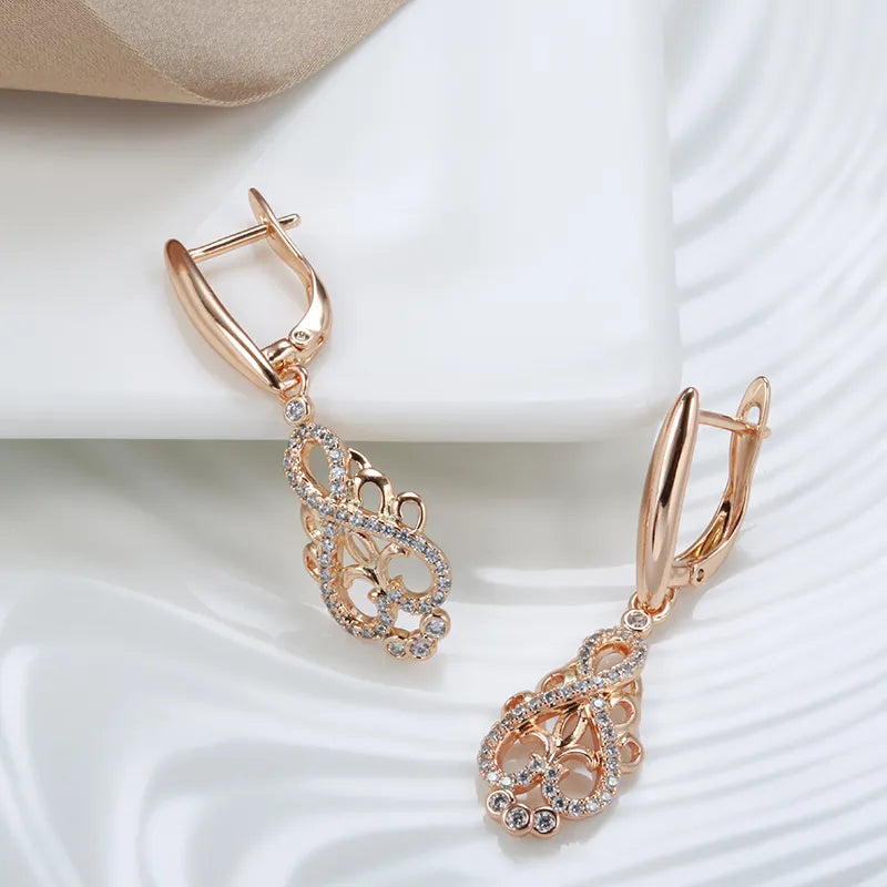 Brinco Dourado Cravejado com Zircônia