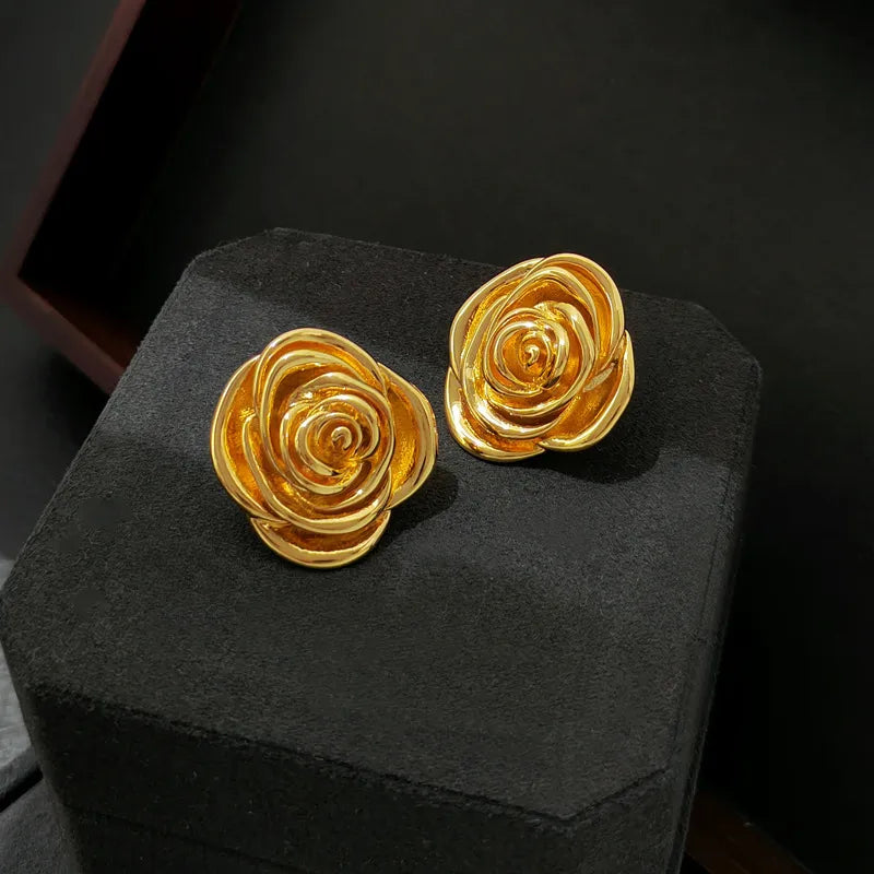 Brinco Flor Pétalas Douradas