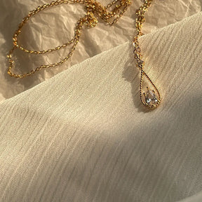 Colar Gota Cravejado de Zircônia