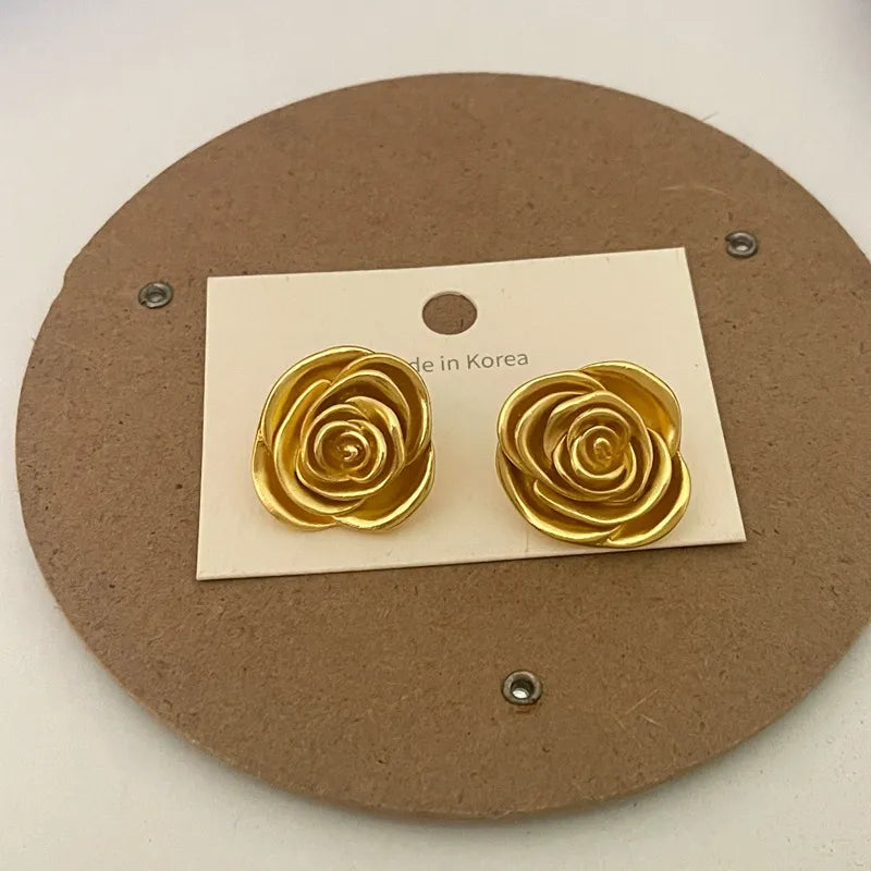 Brinco Flor Pétalas Douradas