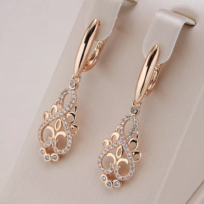 Brinco Dourado Cravejado com Zircônia