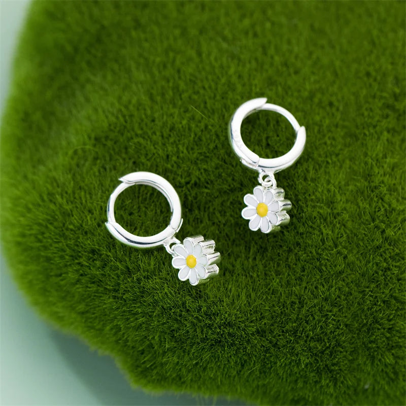 Brinco Flor Branca Prata