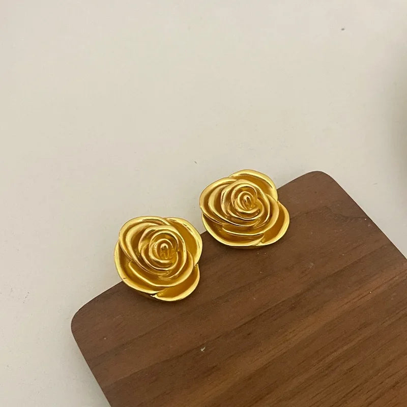 Brinco Flor Pétalas Douradas