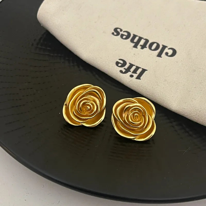 Brinco Flor Pétalas Douradas